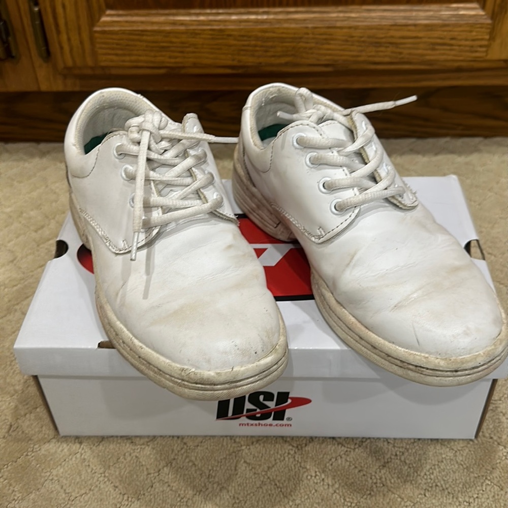 MTX White Marching band shoes. Size 5 1/2 Women’s